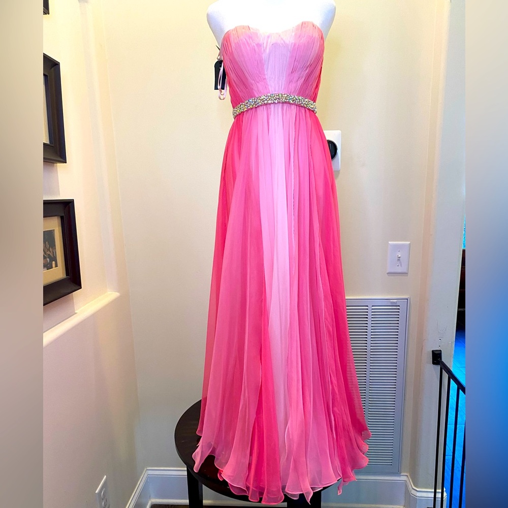 NWT La Femme pink chiffon prom dress evening gown Size 2. Strapless. Flowy.